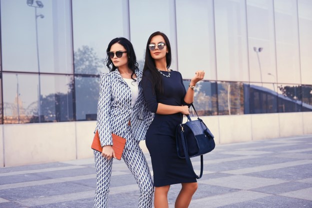 How to Style Midi Dresses for Work, Brunch and Everyday Wear